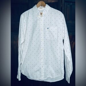 Hollister men’s shirt‎ size medium blue dots.